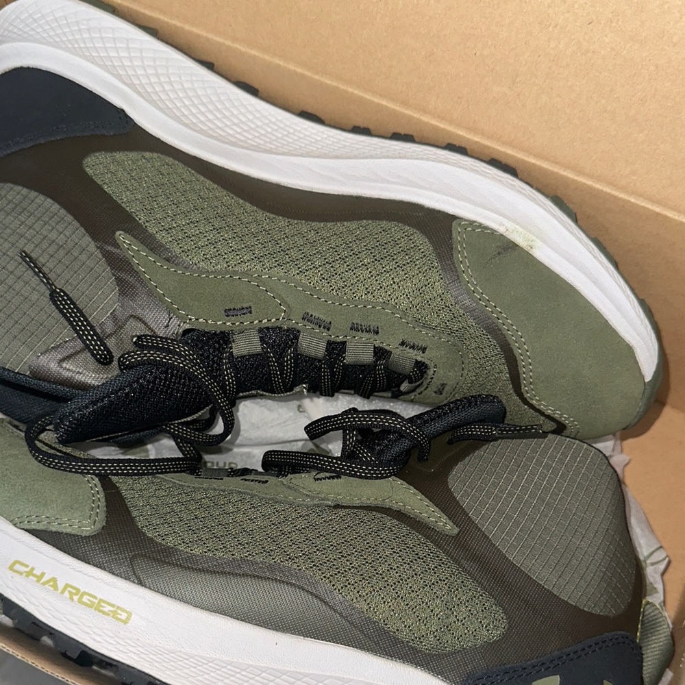 UNDER ARMOR Charged Bandit Trek 11